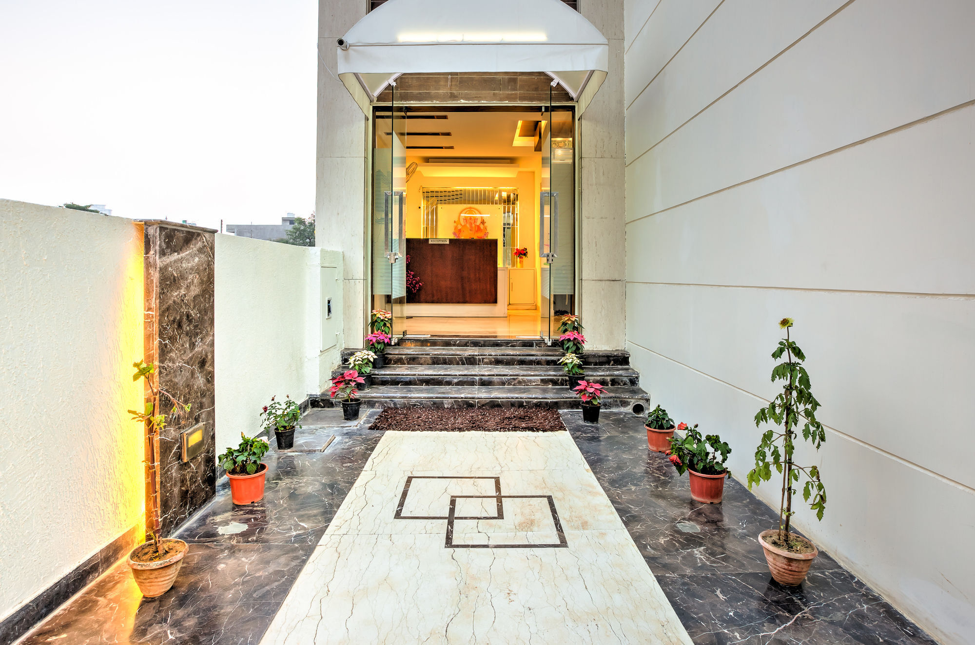Treebo Trend Coral Tree Golf Course Road Hotel Gurgaon Exterior foto